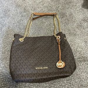 BRAND NEW- never used! Michael Kors shoulder bag